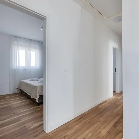 Nyaraló Nik By Interhome