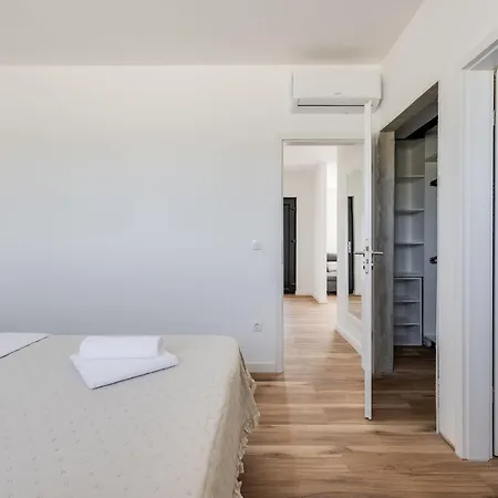 Nik By Interhome *