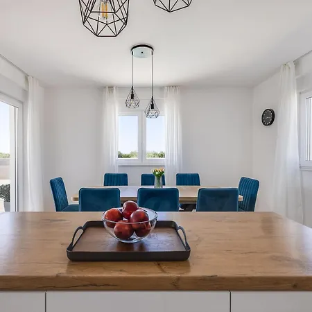 Nyaraló Nik By Interhome *
